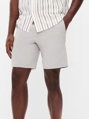 Old Navy Slim Built-In Flex  Chino Shorts 8-inch inseam, waist 32 NWT